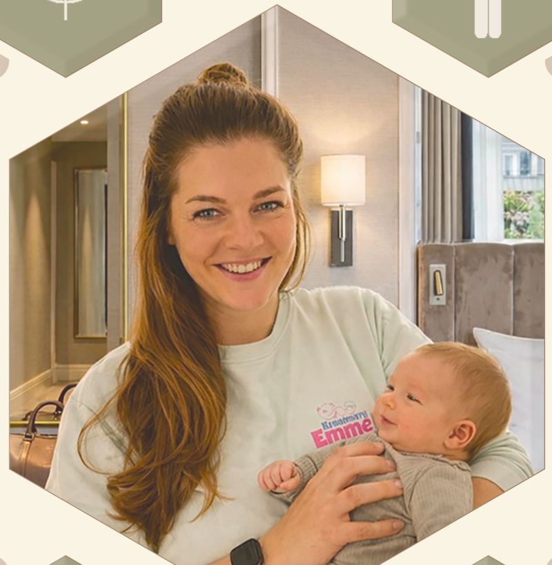 Emmely met een pasgeboren baby in het kraamhotel